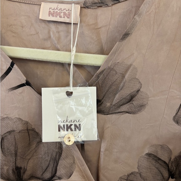 NKN Nekane floral blouse wrap - soft and silky Medium NWT - Picture 5 of 6